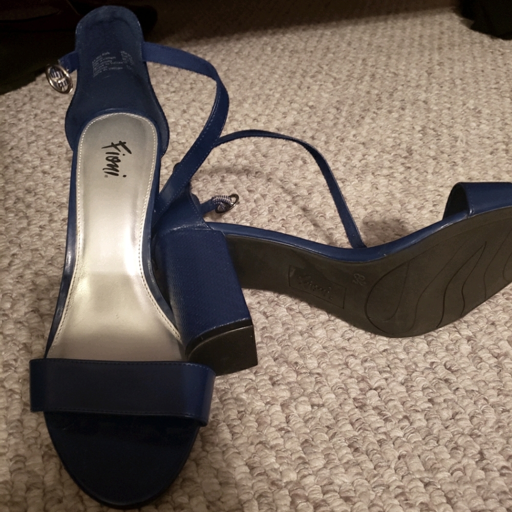 Women's dress shoes